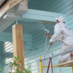 Покраска дома снаружи – удобный способ внешней отделки Какой краской покрасить оштукатуренный дом снаружи
